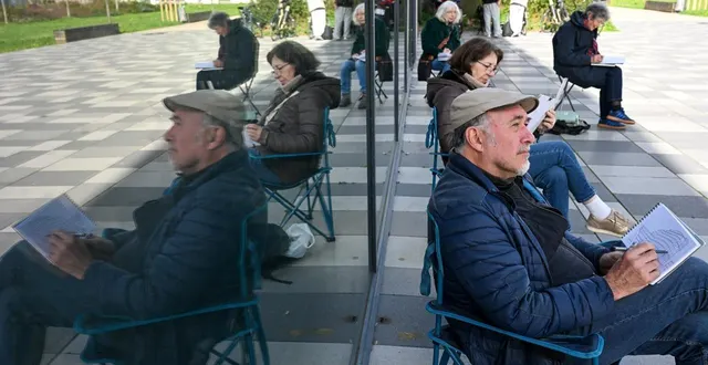 photo  angers, 14 mars 2026. face à la patinoire ou aux immeubles tertiaires, les urban sketchers ont croqué des instantanés de vie dans le quartier.  &copy;  co – laurent combet 