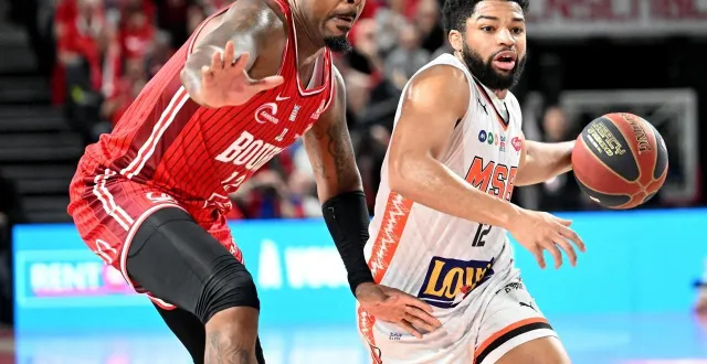 photo  trevor hudgins (balle en main) et le msb ont été battus à ekinox, sur le parquet de bourg-en-bresse, ce samedi 14 mars 2026 lors de la 22e journée de betclic élite.  &copy;  photopqr/le progres/maxppp - catherine aulaz 