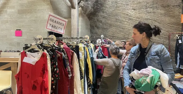 photo  le public est toujours au rendez-vous pour ce genre de vente.  &copy;  co 