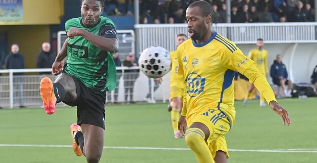 photo  le milizacois raphaël mourdi (à droite) ici à la lutte avec yoann dumay (alençon). les deux équipes se sont quittées dos à dos, samedi 14 mars 2026, en national 3.  &copy;  loïc l’huillier 