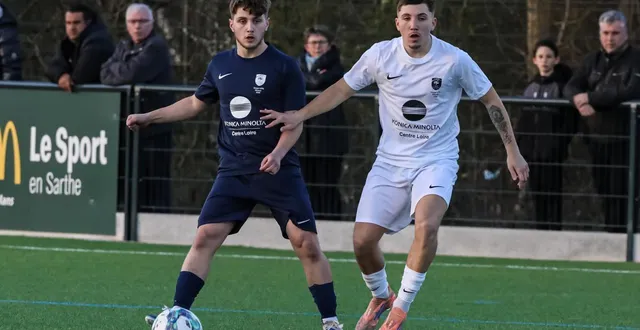 photo  le villaret (en bleu) a manqué de réalisme pour se qualifier.  &copy;  le maine libre 