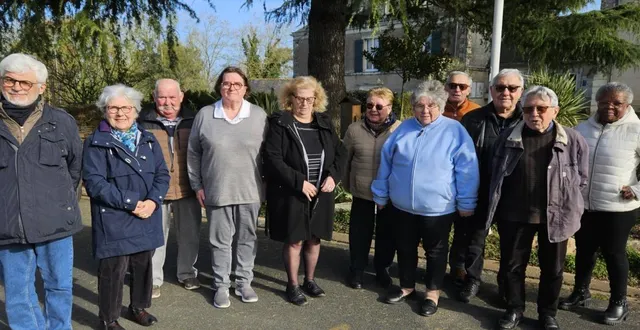 photo  michèle bedouet (4e en partant de la gauche), entourée de son conseil d’administration.  &copy;  co 
