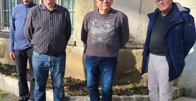 photo  de g. à dr : gérard gaucher le président, jean-yves peltier le trésorier, guy jamois, responsable des jardins des calots et bernard etave le secrétaire.  &copy;  le maine libre 