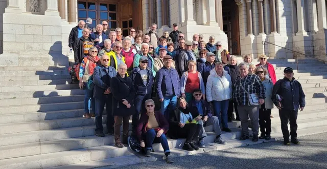 photo  durant la semaine du 20 février, une quarantaine d’adhérents aux seniors de chandelais se sont rendus sur la côte d’azur pour un périple très varié. au programme : le carnaval de nice, de jour comme de nuit, la promenade des anglais, la croisette à cannes, la fête des citrons à menton, le rocher de monaco ou encore la visite du pittoresque et célèbre village de saint-paul-de-vence. quelques jours très appréciés sous le soleil du midi et la route de la corniche à la saison des mimosas en fleurs.  &copy;  co 