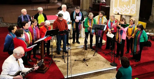 photo  un moment unique où musique et solidarité ont résonné en parfaite harmonie avec les groupes longue’s the road (photo) et preschauns à l’église de longué.  &copy;  co 