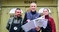 photo  david souillard, responsable de la boutique l’instant renaud place saint-nicolas, en compagnie de vincent et de anaïs, qui font partie de l’équipe de vente. 