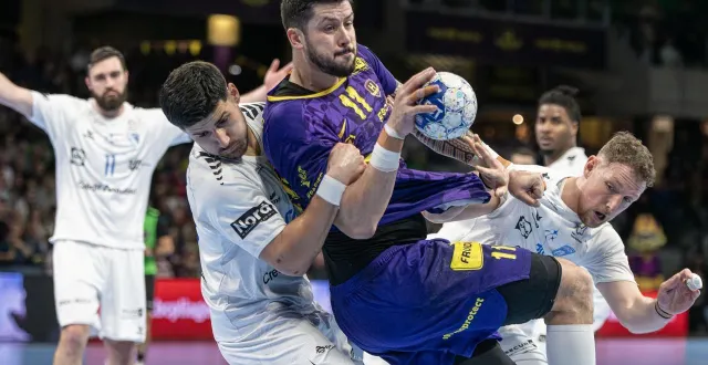 photo  nicolas tournat et le h avaient entamé leur bloc de 10 matches face à dunkerque en coupe de france (victoire 37-21). c’est aussi face aux nordistes qu’ils referment la série.  &copy;  baptiste mura 