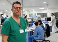 photo  le pr sigismond lasocki, 54 ans, est chef du pôle asur (anesthésie, samu, urgences, réanimation). il exerce au chu d’angers depuis 14 ans. 