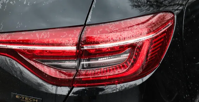 photo  le conducteur a confondu l’accélérateur avec la marche arrière…  &copy;  photo d’illustration : adil benayache/sipa 