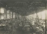 photo  l’école des arts et métiers, atelier d’ajustage (vers 1900) 