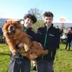 photo alexis carré, avec son chow chow dans les bras et mathias chauveau, les étudiants qui ont organisé une journée dédiée aux chiens.
