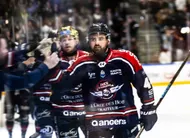 photo  donaghey et archambault (avec le casque d’or, juste derrière), sont impliqués sur les deux buts angevins. 