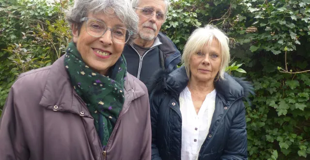 photo  la présidente de sos amitié 49, danielle gay, avec philippe pareige, responsable communication contacts, et caroline, écoutante.  &copy;  ouest-france 