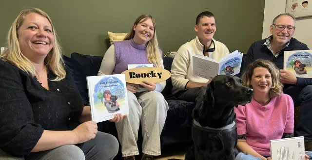 photo  l’association france victimes 49 a lancé un livre intitulé sam et roucky, en hommage à leur chien roucky, pour aider les victimes dans leur parcours judiciaire.  &copy;  ouest-france 