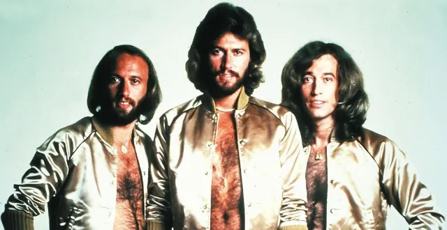 photo  les bee gees en 1979, au sommet de leur art avec un goût prononcé pour ce qui brille.  &copy;  bee gees 