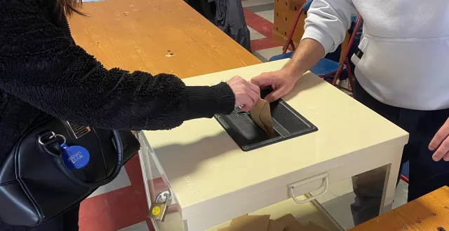photo  à angers, les bureaux de vote sont ouverts jusqu’à 19 heures.  &copy;  ouest-france 