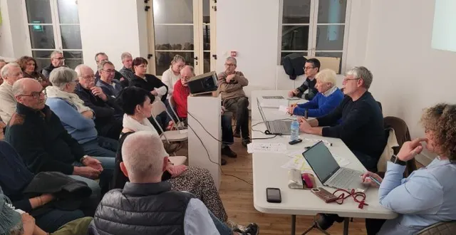 photo  les adhérents de l’association culturelle intercommunale de bonnétable réunis dans le nouveau local, lors de l’assemblée générale présidée par nicolas pizy.  &copy;  le maine libre 