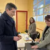 photo le maire sortant, jérôme baloge, a voté ce dimanche 15 mars 2026 à 9 h 30, dans les murs de l’école paul-bert où officiait notamment christelle chassagne, son adjointe à la culture.