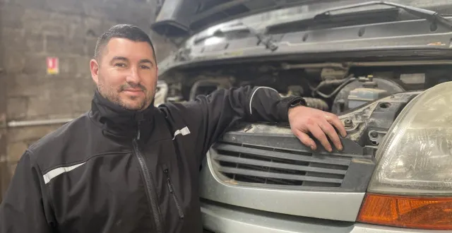 photo  jérémy lheureux a repris le garage berson, route de sées, à argentan.  &copy;  ouest-france 