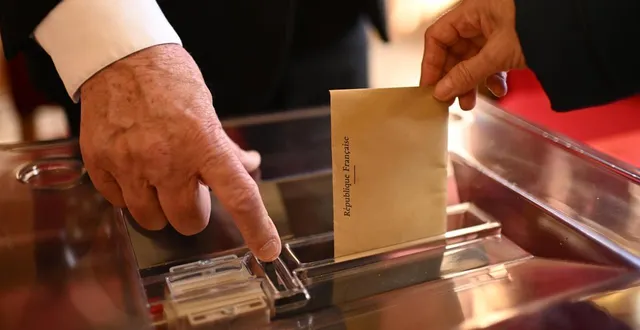 photo  dans le calvados, 18,09 % des électeurs se sont rendus aux urnes à 12 h ce dimanche 15 mars 2026.  &copy;  martin roche / ouest-france 