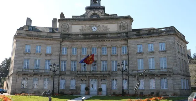 photo  ils sont six à briguer la mairie d’alençon (orne).  &copy;  archives ouest-france 