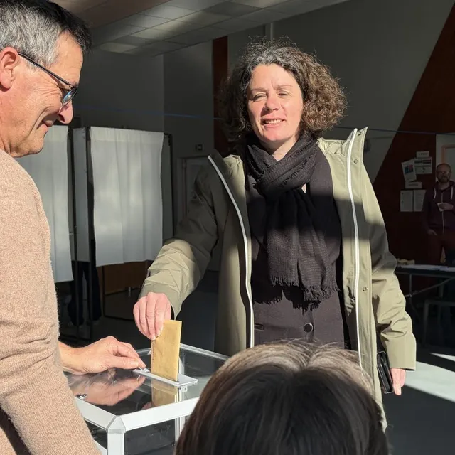 Sophie Douvry, candidate (divers droite) à Alençon, a voté à 10 h 15. Ouest-France photo sophie douvry, candidate (divers droite) à alençon, a voté à 10 h 15. © ouest-france