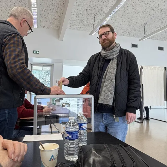 Johnny Lafresnaye, tête de liste de la Gauche unie, a voté à 10 h 30. Ouest-France photo johnny lafresnaye, tête de liste de la gauche unie, a voté à 10 h 30. © ouest-france