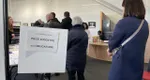 photo  Des files se sont formées dès 10 h, dans certains bureaux de vote du Mans. Comme ici à l’espace Gambetta. 