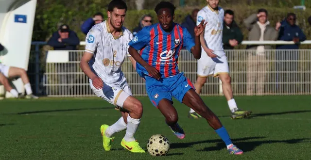 photo  daouda koné et les caennais se sont inclinés 0-1 face au havre caucriauville, samedi 14 mars 2026 en national 3.  &copy;  marc olejnik 