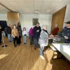 photo  les putangeois étaient nombreux à voter dimanche 15 mars 2026 au matin et ont dû faire la queue au bureau de la mairie de la ville centre. 