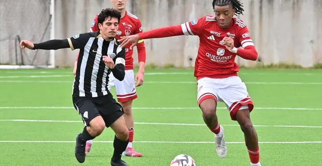 photo  noa lango (à droite) et les brestois se sont inclinés 2 à 4 face aux angevins d’alix hugon (à gauche).  &copy;  loïc l’huillier 