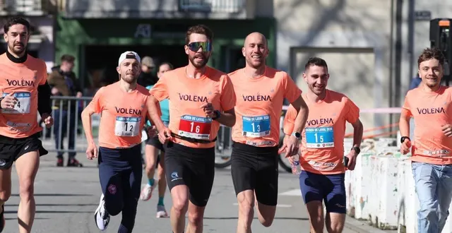 photo  antoine, valentin, théo, charlélie, bérenger et maël ont remporté le marathon en relais dimanche en battant le record de l’épreuve.  &copy;  ouest-france 