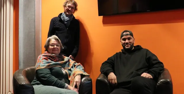 photo  guillaume denis, directeur du cinéma le maingué ; isabelle de pontevès, présidente de l’association cap anjou bleu ; et tarik ben salah organisent une soirée autour de l’autisme, mardi 17 mars, à segré.  &copy;  ouest-france 