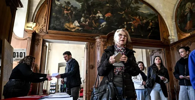 photo  les bureaux de vote à caen ferment eux à 19 h, les autres bureaux du calvados ferment à 18 h.  &copy;  martin roche / ouest-france 