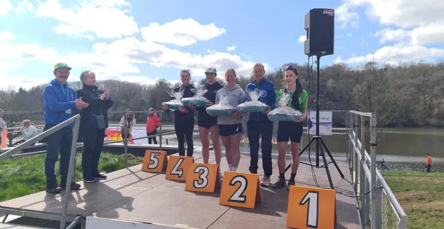 photo  le podium femmes du trail des 12 kilomètres remporté par orlanne hermelin  &copy;  orlanne ouest-france 