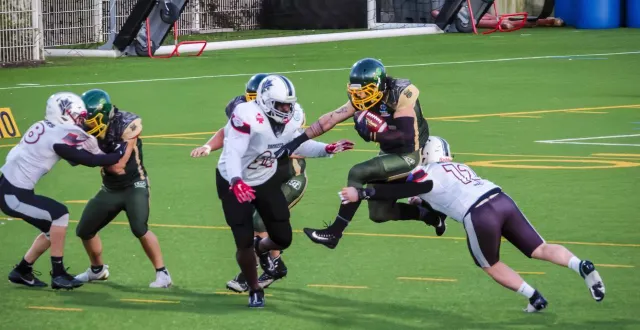 photo  un match longtemps indécis entre les caïmans et les yankees.  &copy;  dominique breugnot/ouest-france 