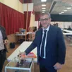 photo christophe pot vote pour les municipales à mazé milon