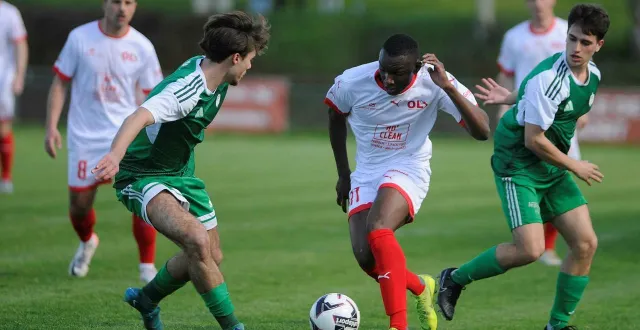 photo  niort, stade de saint-liguaire, hier après-midi. thierno baldé et les léodgariens ont été pris dans l’étau du fce mérignac arlac.  &copy;  co – christophe bernard 