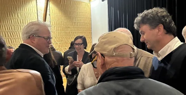 photo  vincent segouin (à gauche) a été largement battu à bellême par la liste menée par olivier voisin (à droite) et catherine lemeux.  &copy;  ouest-france 