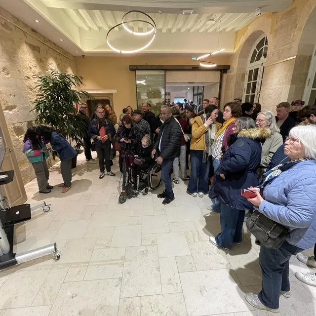 En mairie du Mans, une cinquantaine de personnes a pris connaissance des résultats sur les écrans. Photo Le Maine Libre photo en mairie du mans, une cinquantaine de personnes a pris connaissance des résultats sur les écrans. © photo le maine libre
