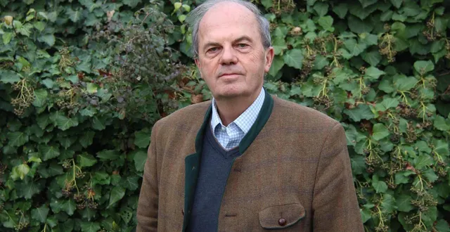 photo  gwénaël de sagazan, maire sortant de bazouges-cré-sur-loir (sarthe) réélu pour « un troisième et dernier mandat ».  &copy;  archives ouest-france 