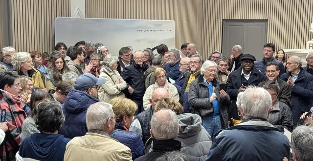 photo  chalonnes, à l’heure de la proclamation des résultats du premier tour.  &copy;  ouest-france 