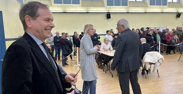 photo  antoine perrault (à gauche) est loin devant ses deux adversaires, marie-caroline malewicz labbé (au centre) et mostefa maachi (à droite).  &copy;  ouest-france 
