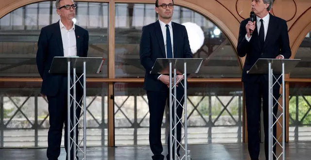 photo  les candidats aux élections municipales de bordeaux (de gauche à droite) pierre hurmic, maire sortant et candidat écologiste, thomas cazenave, tête de liste de l’union de centre-droit, et philippe dessertine, candidat indépendant, participent à un débat diffusé sur la chaîne de télévision locale tv7 à bordeaux, le 26 février 2026.  &copy;  romain perrocheau/afp 
