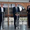 photo  les candidats aux élections municipales de bordeaux (de gauche à droite) pierre hurmic, maire sortant et candidat écologiste, thomas cazenave, tête de liste de l’union de centre-droit, et philippe dessertine, candidat indépendant, participent à un débat diffusé sur la chaîne de télévision locale tv7 à bordeaux, le 26 février 2026. 