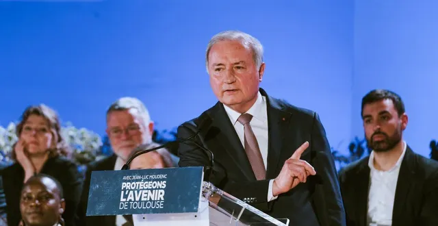 photo  le candidat jean-luc moudenc, maire sortant de toulouse lors d’un rassemblement de campagne à toulouse, le 12 mars 2026.  &copy;  pat batard / hans lucas via afp 