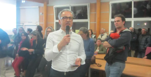 photo  fabien véteau remercie les électeurs.  &copy;  ouest-france 