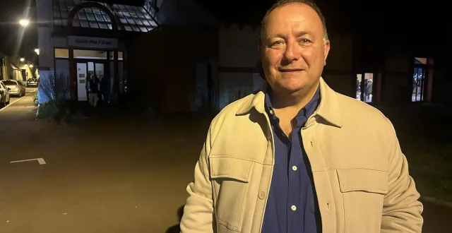 photo  philippe saudubray, tête de liste de dynamique suzeraine (ldiv), arrive en tête du premier tour à la suze-sur-sarthe avec 42,63 % des suffrages exprimés.  &copy;  le maine libre 