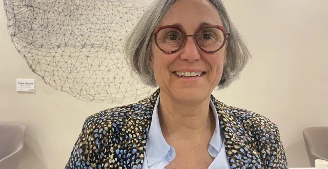 photo  « je suis vraiment contente de virer en tête au premier tour », commente caroline houssin-salvetat, la maire sortante.  &copy;  ouest-france 