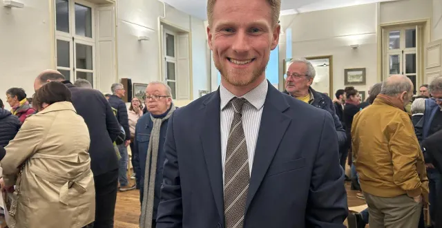 photo  avec 43,68 % des suffrages exprimés, romain lemoigne, candidat du rassemblement national à la flèche (sarthe) se place bien en tête au premier tour des élections municipales, devant la maire sortante socialiste nadine grelet-certenais (39,48 %) et le candidat divers droite michel da silva (16,83 %).  &copy;  ouest-france 